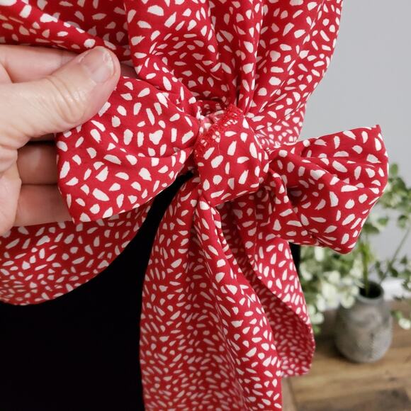 Abbeline High Neck Sleeveless Thin Strap Keyhole Tie Front Crop Top Medium - Picture 6 of 9